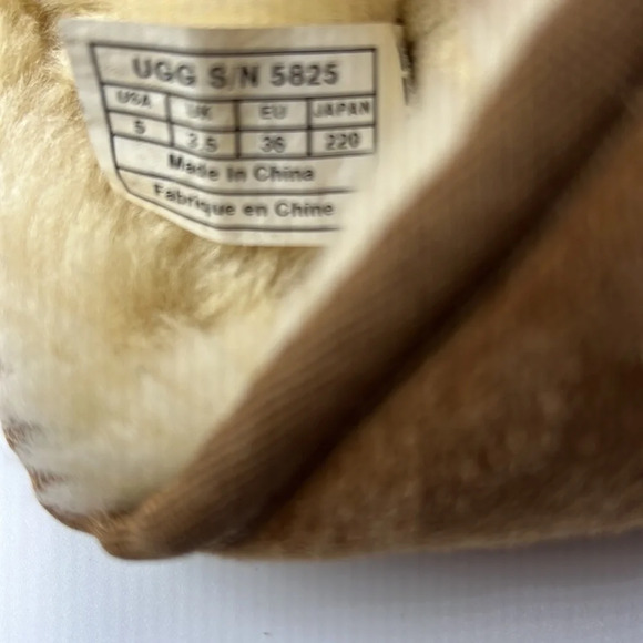 UGG Genuine Sheep Skin Mid Length Boots - Picture 5 of 5